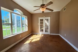 115 Oak Colony Dr, Angleton, TX 77515 - Photo 6