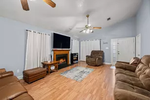 409 McPhail St, Tomball, TX 77375 - Photo 4
