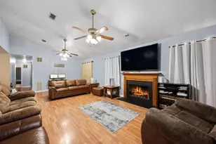 409 McPhail St, Tomball, TX 77375 - Photo 4