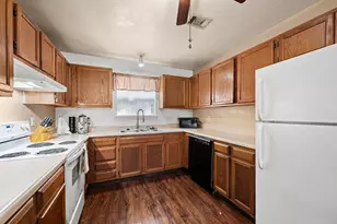 409 McPhail St, Tomball, TX 77375 - Photo 8