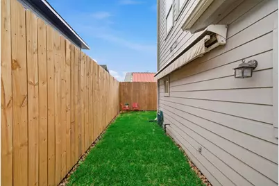 1910 Fletcher Street, Houston, TX 77009 - Photo 32
