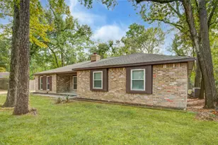 222 Ridgewood Dr, Oak Ridge North, TX 77386 - Photo 2