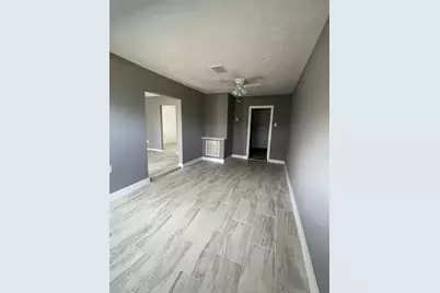 5102 Myrtlewood Street, Houston, TX 77033 - Photo 4