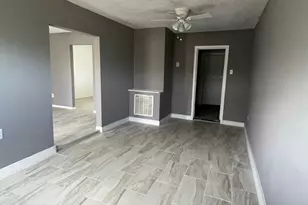 5102 Myrtlewood St, Houston, TX 77033 - Photo 4