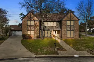 6702 Robinwick Ct, Spring, TX 77379 - Photo 2