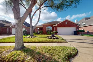 9327 Rustler Ridge Ln, Houston, TX 77089 - Photo 2