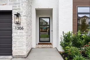 1306 Zora St, Houston, TX 77055 - Photo 2
