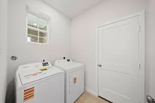 142 Kelly St, Angleton, TX 77515 - Photo 4