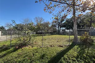 7206 Helmers St, Houston, TX 77022 - Photo 4