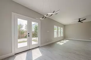 8128 Chateau St, Houston, TX 77028 - Photo 14