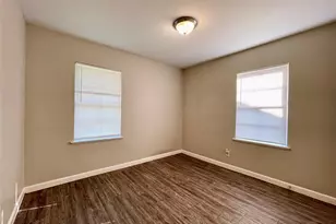 5743 Beldart St, Houston, TX 77033 - Photo 10