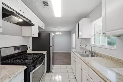 8146 Panay Drive, Houston, TX 77033 - Photo 14