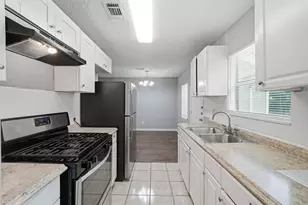 8146 Panay Dr, Houston, TX 77033 - Photo 14
