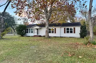 700 E Wallisville Rd, Highlands, TX 77562 - Photo 1