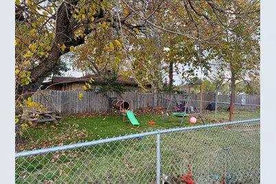 700 E Wallisville Road, Highlands, TX 77562 - Photo 2