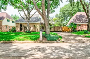 8022 La Brea Dr, Houston, TX 77083 - Photo 2