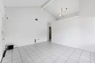 10331 Huntington Pl Dr, Houston, TX 77099 - Photo 6