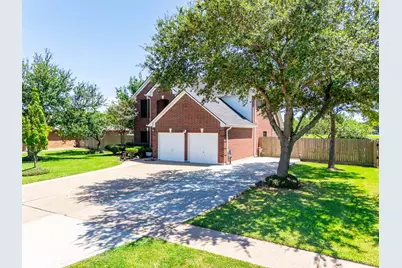 1205 28th Avenue N, Texas City, TX 77590 - Photo 2