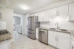 14236 Misty Meadow Ln, Houston, TX 77079 - Photo 2