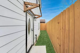 2310 Wavell St, Houston, TX 77088 - Photo 28