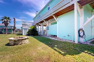 942 Kent, Crystal Beach, TX 77650 - Photo 8