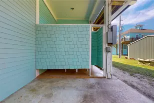 942 Kent, Crystal Beach, TX 77650 - Photo 16