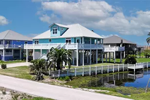 942 Kent, Crystal Beach, TX 77650 - Photo 4