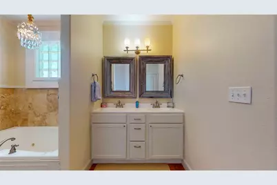 942 Kent, Crystal Beach, TX 77650 - Photo 32