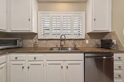 11711 Memorial Drive #17, Houston, TX 77024 - Photo 18