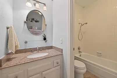 11711 Memorial Drive #17, Houston, TX 77024 - Photo 24