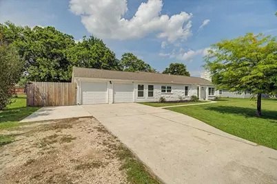 212 Lakewood Drive, Baytown, TX 77520 - Photo 2