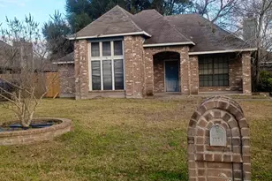 1114 N Nottingham Dr, League City, TX 77573 - Photo 1