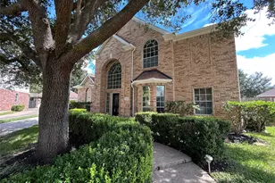 8230 Falling Water Ct, Sugar Land, TX 77478 - Photo 2
