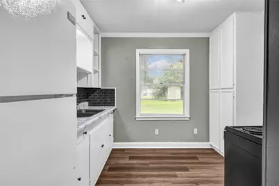 1100 Meadowlane Street, Angleton, TX 77515 - Photo 4