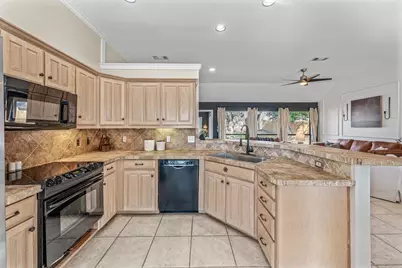 9617 Ravenswood Road, Granbury, TX 76049 - Photo 14