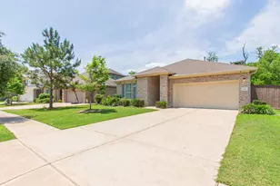 208 Timber Grv Ct, Clute, TX 77531 - Photo 2