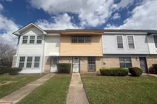 11869 Algonquin Dr, Houston, TX 77089 - Photo 2