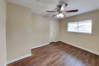 5122 Chase Park Gate Street, Bacliff, TX 77518 - Photo 16