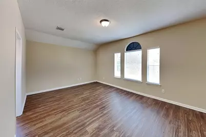 5122 Chase Park Gate Street, Bacliff, TX 77518 - Photo 10