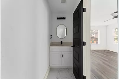 2105 Sheridan  St, Houston, TX 77030 - Photo 18