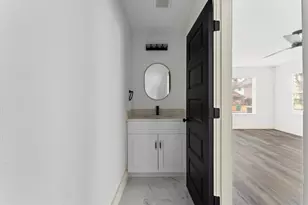 2105 Sheridan St, Houston, TX 77030 - Photo 18