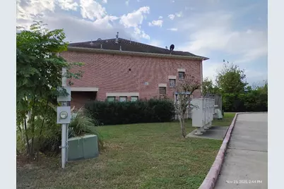 5941 South Loop E #104, Houston, TX 77033 - Photo 4