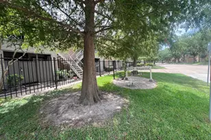 2025 Augusta Dr, Houston, TX 77057 - Photo 2
