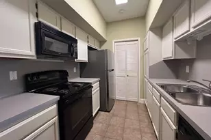 2025 Augusta Dr, Houston, TX 77057 - Photo 8