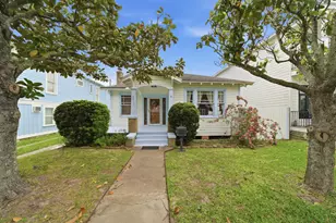 4217 Ave T 1/2, Galveston, TX 77550 - Photo 2