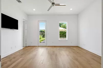 6022 Cottage Grove Lake Drive, Houston, TX 77007 - Photo 8