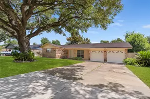 104 Talisman St, Lake Jackson, TX 77566 - Photo 1