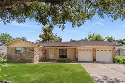 104 Talisman Street, Lake Jackson, TX 77566 - Photo 4
