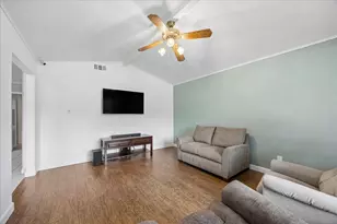 13626 Greenridge Dr, Sugar Land, TX 77498 - Photo 4