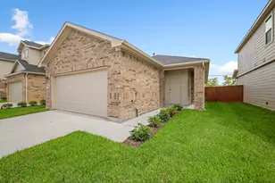 13442 Lucky Bill Ln, Houston, TX 77048 - Photo 2